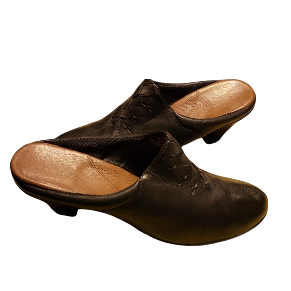 Clarks Clogs - Picture 2 of 7